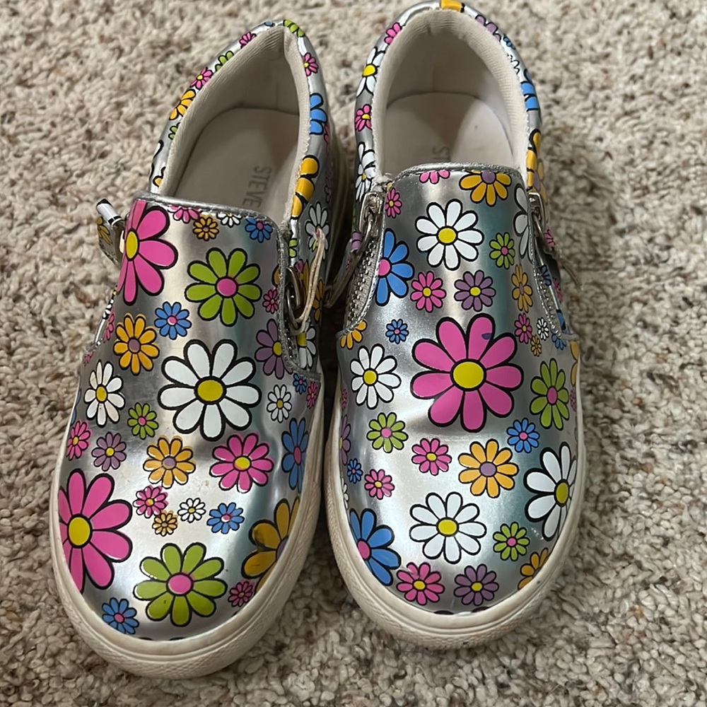 Steve Madden flower shoes